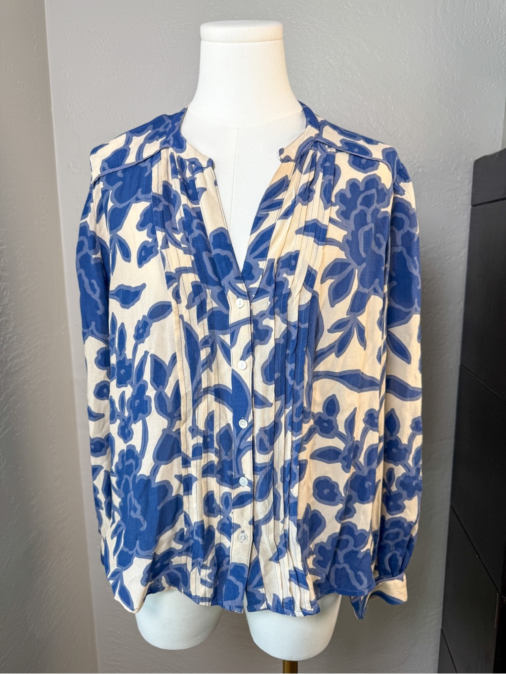 Velvet Graham & Spencer Elda Printed Crepe Blouse Blue Size L